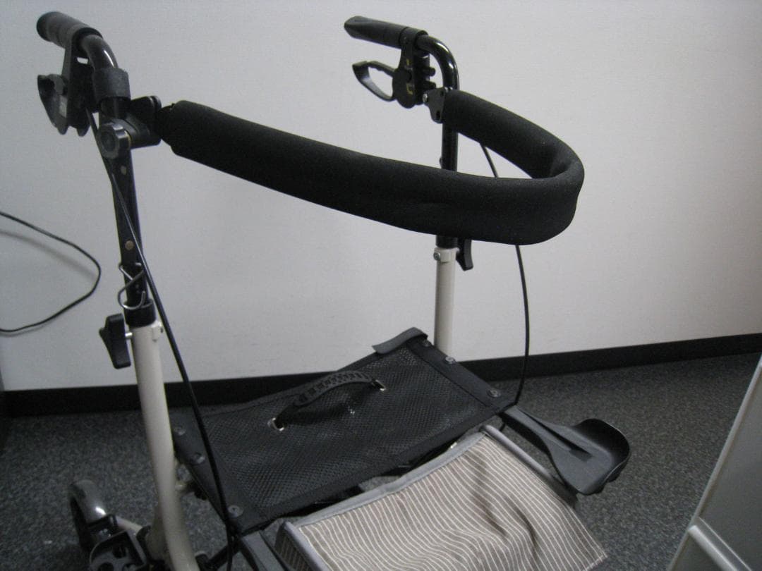 四輪 歩行車 ショッピングターン 安寿 アロン化成 送料無料 バッグ付き ①