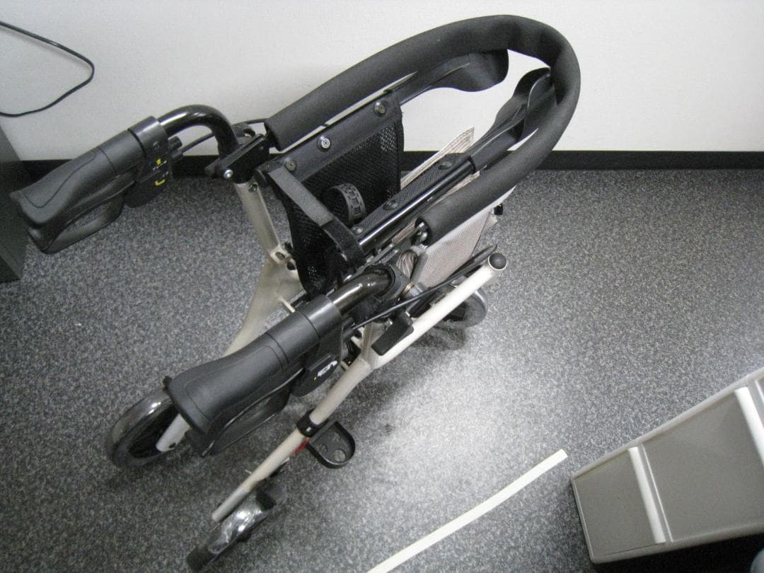 四輪 歩行車 ショッピングターン 安寿 アロン化成 送料無料 バッグ付き ①