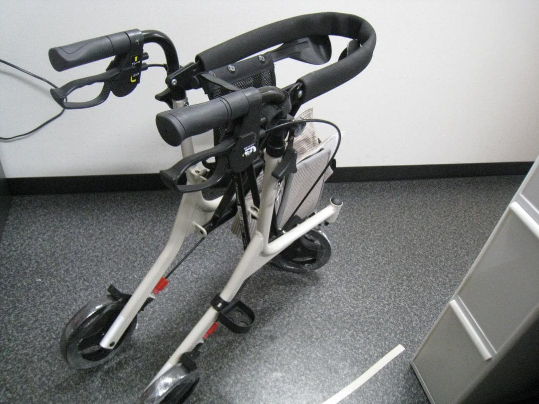 四輪 歩行車 ショッピングターン 安寿 アロン化成 送料無料 バッグ付き ①