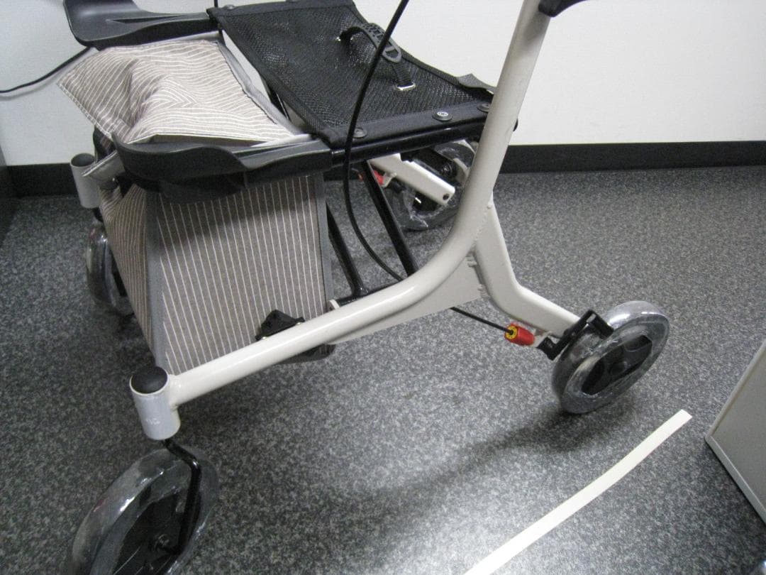 四輪 歩行車 ショッピングターン 安寿 アロン化成 送料無料 バッグ付き ①