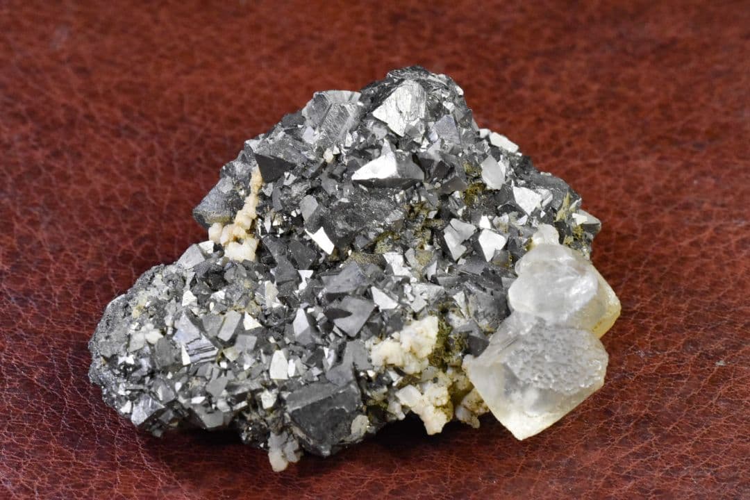 内モンゴル産 硫砒鉄鉱とカラーレスフローライト