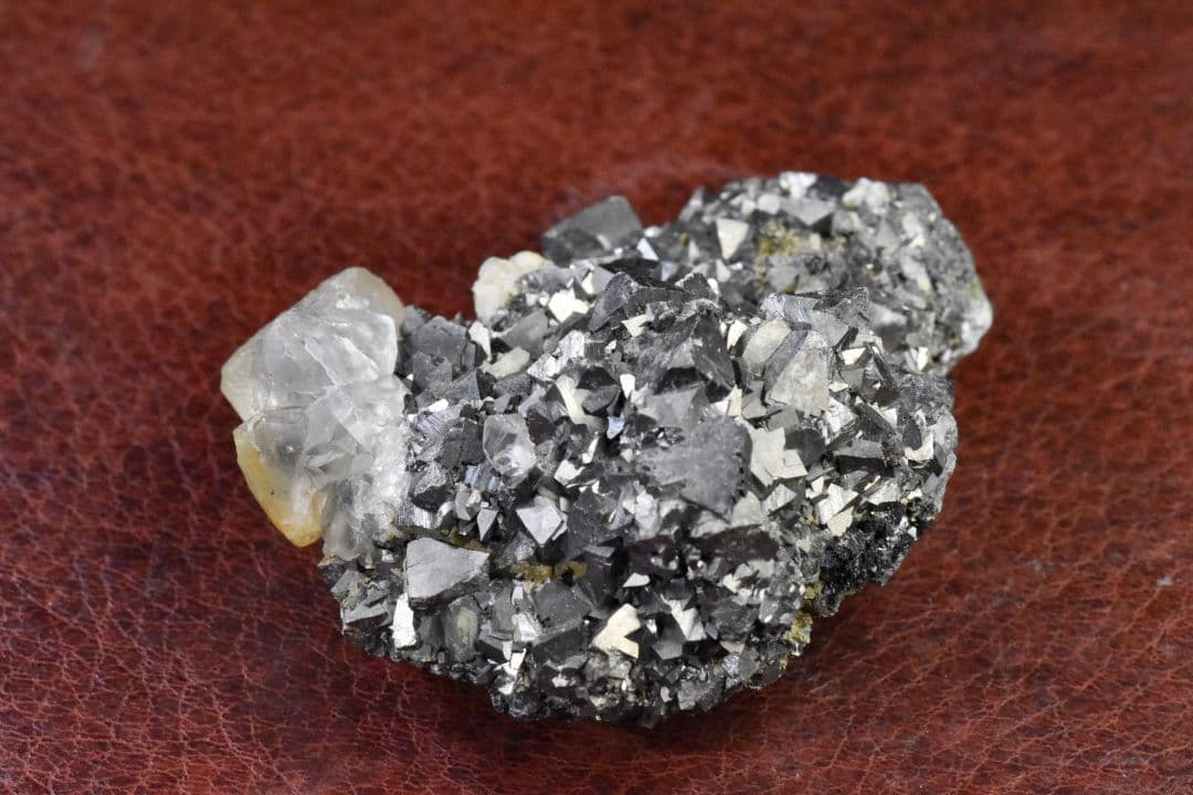 内モンゴル産 硫砒鉄鉱とカラーレスフローライト