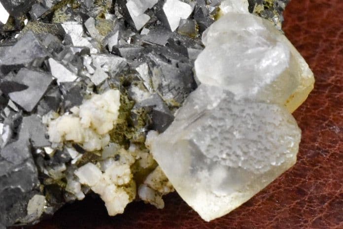 内モンゴル産 硫砒鉄鉱とカラーレスフローライト