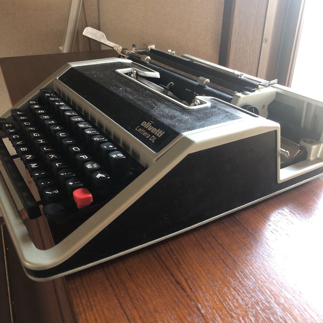 オリベッティ　レッテラブラック　タイプライター
