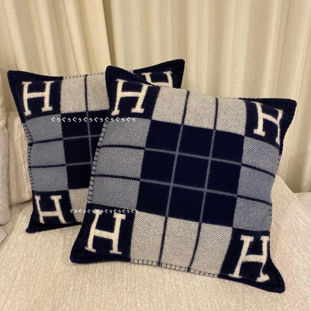 【2個セット】HERMES　クッション　アヴァロンⅢ エクリュ×カバン　紺