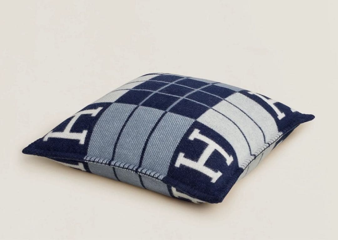 【2個セット】HERMES　クッション　アヴァロンⅢ エクリュ×カバン　紺