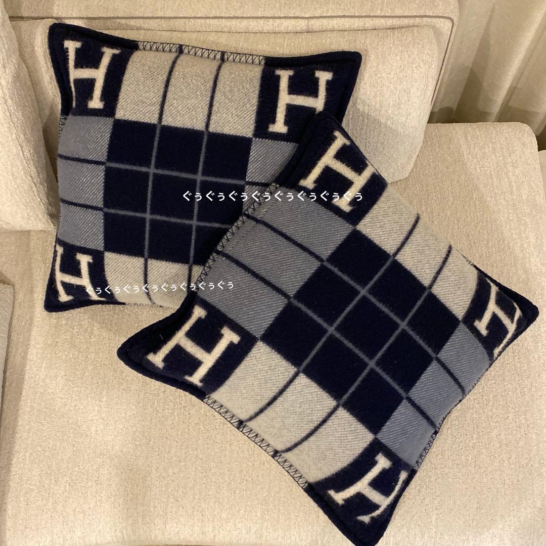 【2個セット】HERMES　クッション　アヴァロンⅢ エクリュ×カバン　紺