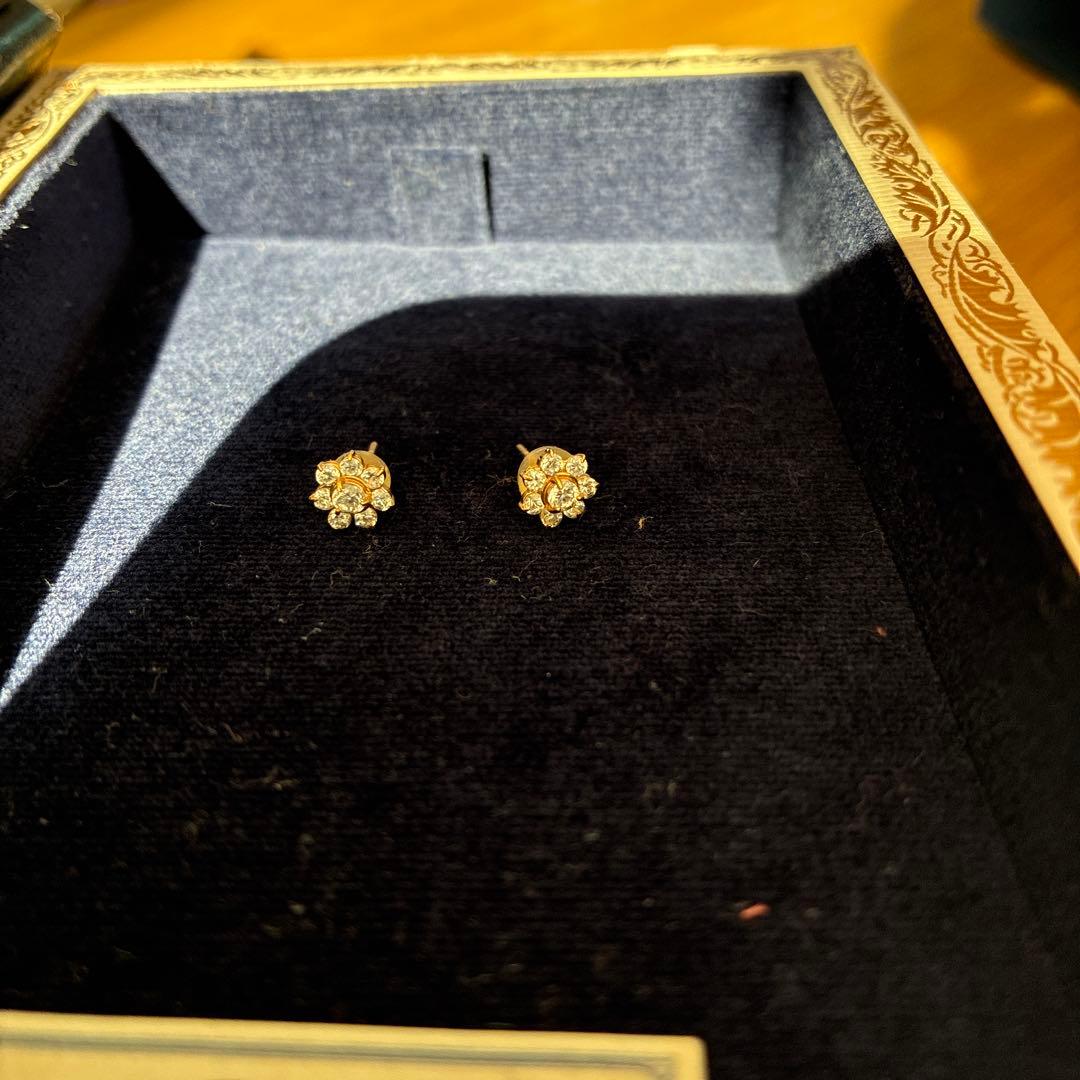 愛子　花形　k18ゴールドピアス