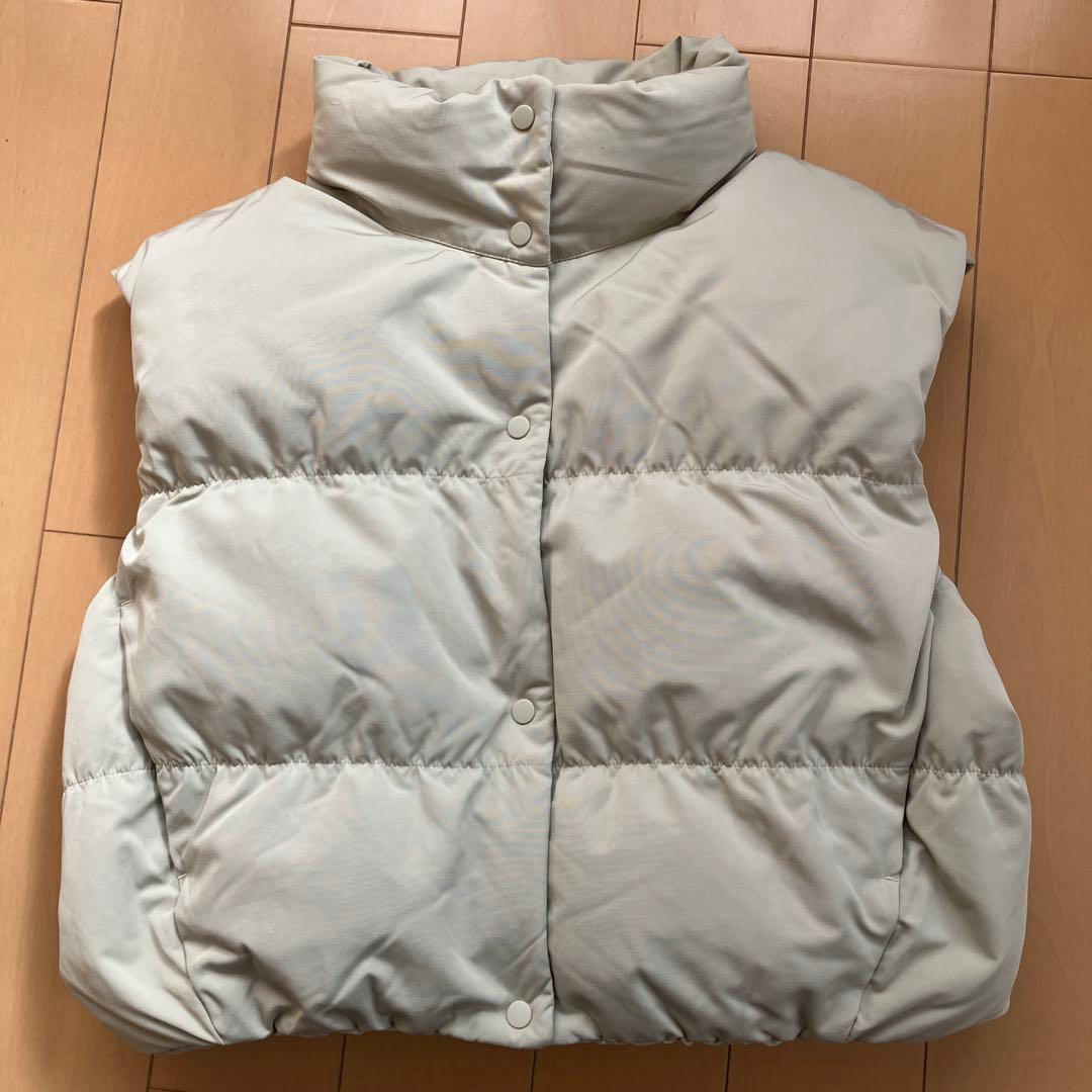 新品未使用　ユニクロCダウンクロップドベスト　ベージュ　Mサイズ