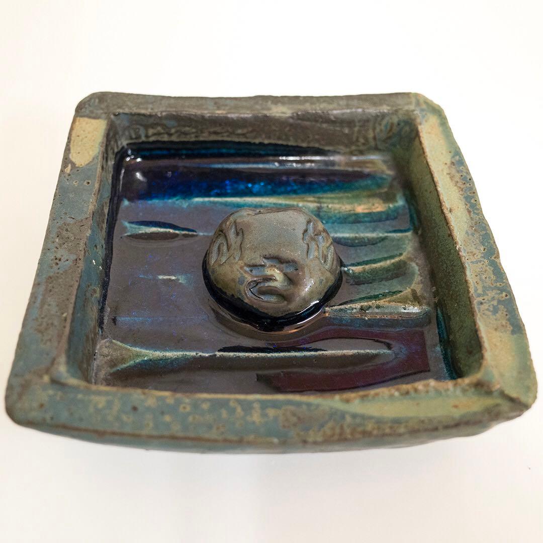 中村錦平　東京焼　灰皿　青釉 「さ」 現代陶芸　現代美術　モダンアート　前衛陶芸