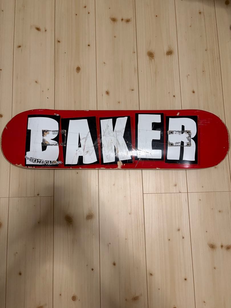 スケートボード　BAKER　デッキ　デッキのみ 8インチ　チップあり