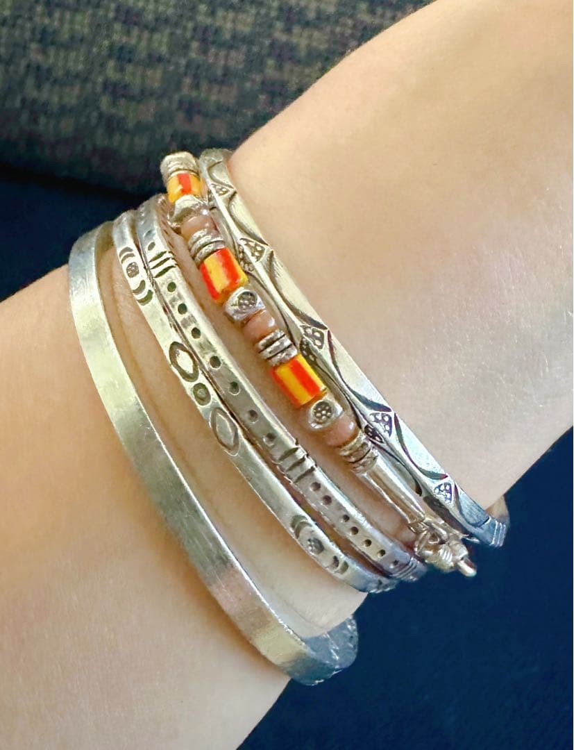 ③カレン族、首長族、カレンシルバー、純銀、タイ　チャトチャックマーケット