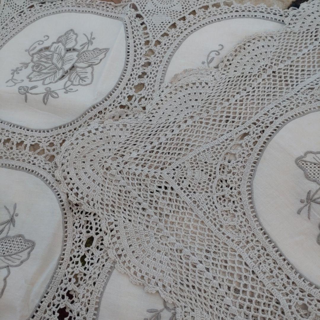 横浜元町　近沢レース店花柄刺繍テーブルクロスとナプキンセット