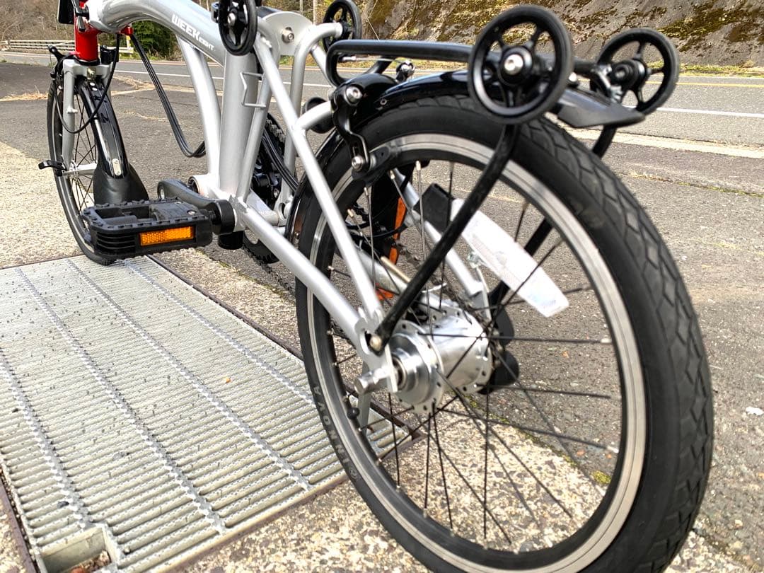 【美品】未使用品 即乘 折り畳み転車 EIGHT ミニベロSRF3 内3速 16