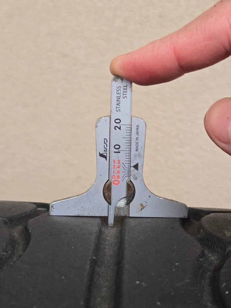 ADVAN NEOVA AD08R 245/40R18 93W　2021年製4本