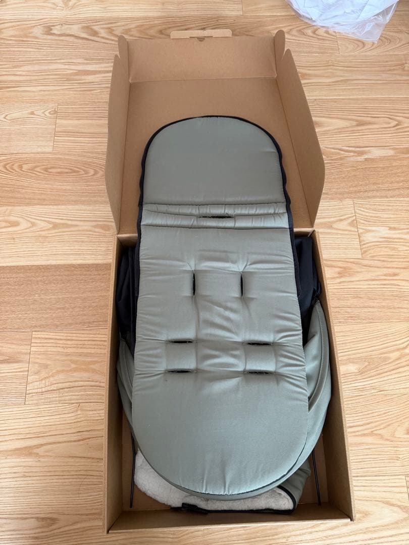 BABYZEN YOYO 0+ ニューボーンパック　オリーブ　箱&説明書付き