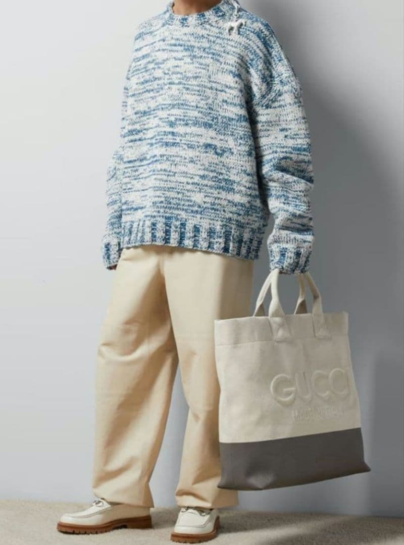 か*ぺ様 GUCCI グッチ エンボスロゴ キャンバス トート ショルダーバッグ