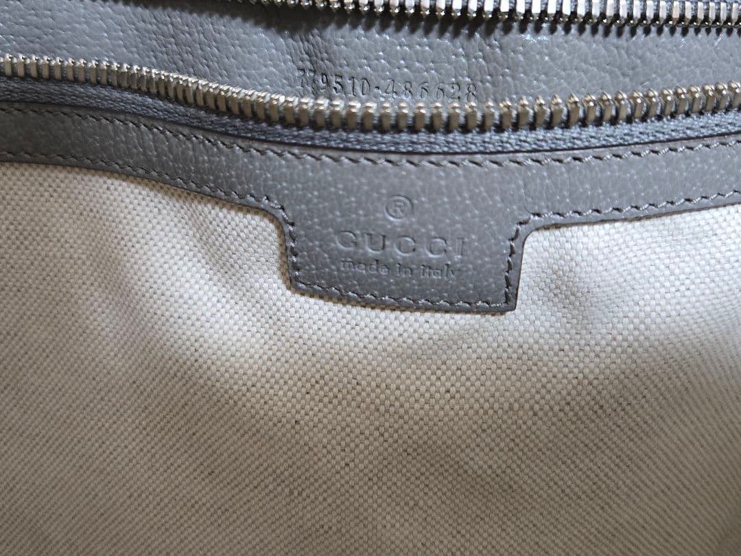 か*ぺ様 GUCCI グッチ エンボスロゴ キャンバス トート ショルダーバッグ