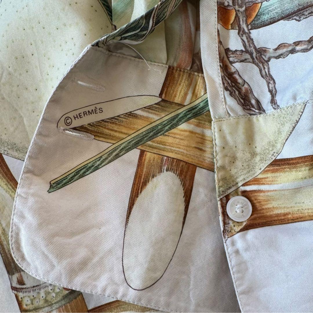 HERMESエルメス　スカーフ　カレ90 「クレオールの楽園」柄シルクシャツ