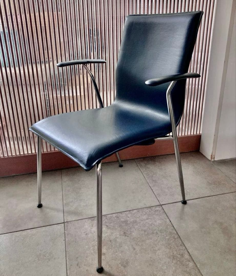 ②デンマーク製　Magnus Olesen マグナスオルセン　レザーチェアー