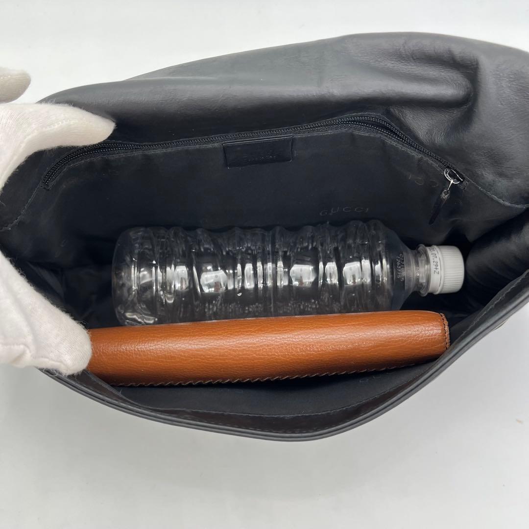 グッチ ショルダーバッグ メッセンジャー 斜めがけ ロゴ金具 ナッパレザー 黒