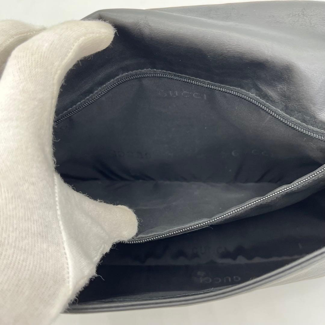 グッチ ショルダーバッグ メッセンジャー 斜めがけ ロゴ金具 ナッパレザー 黒