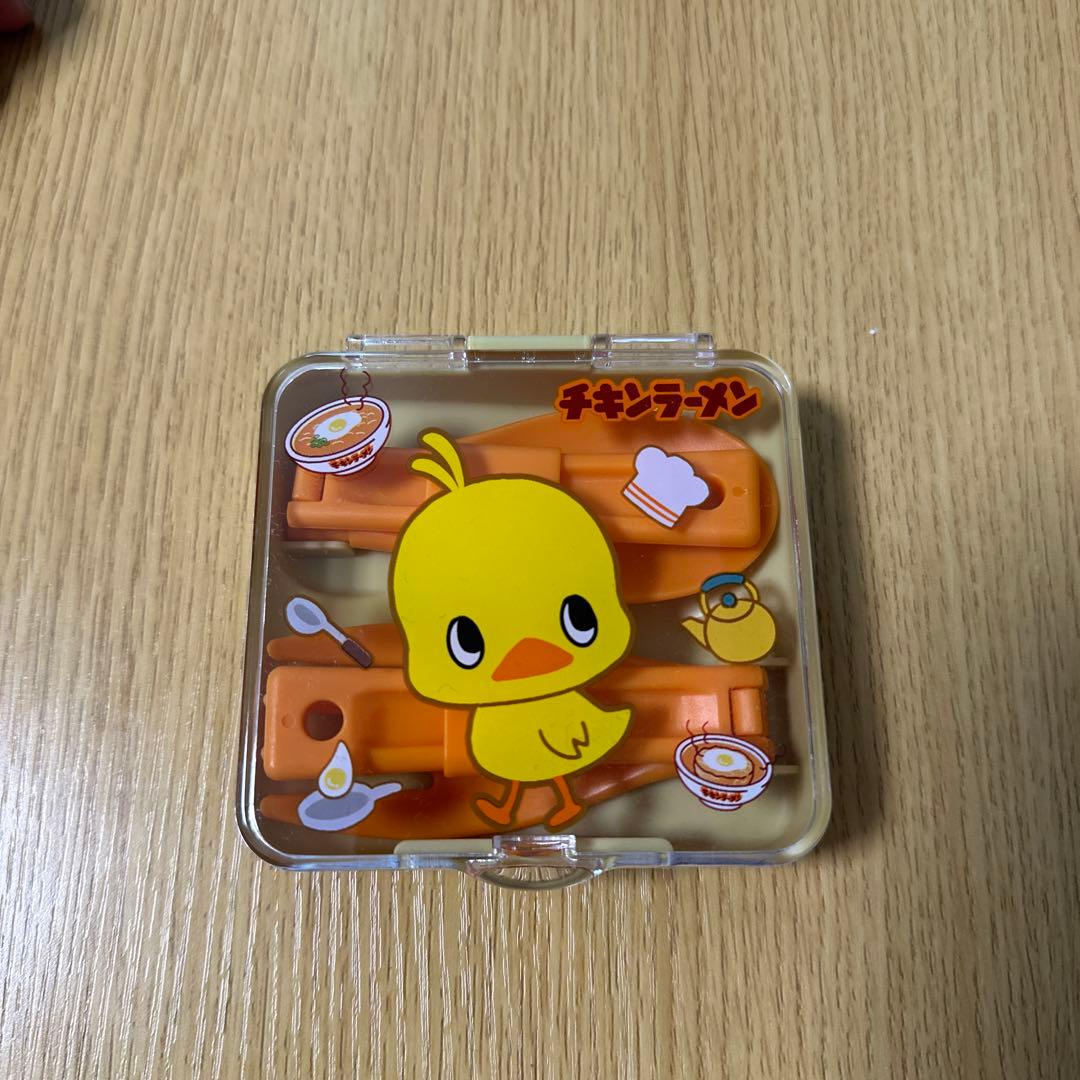 チキンラーメンのスプーンとフォーク