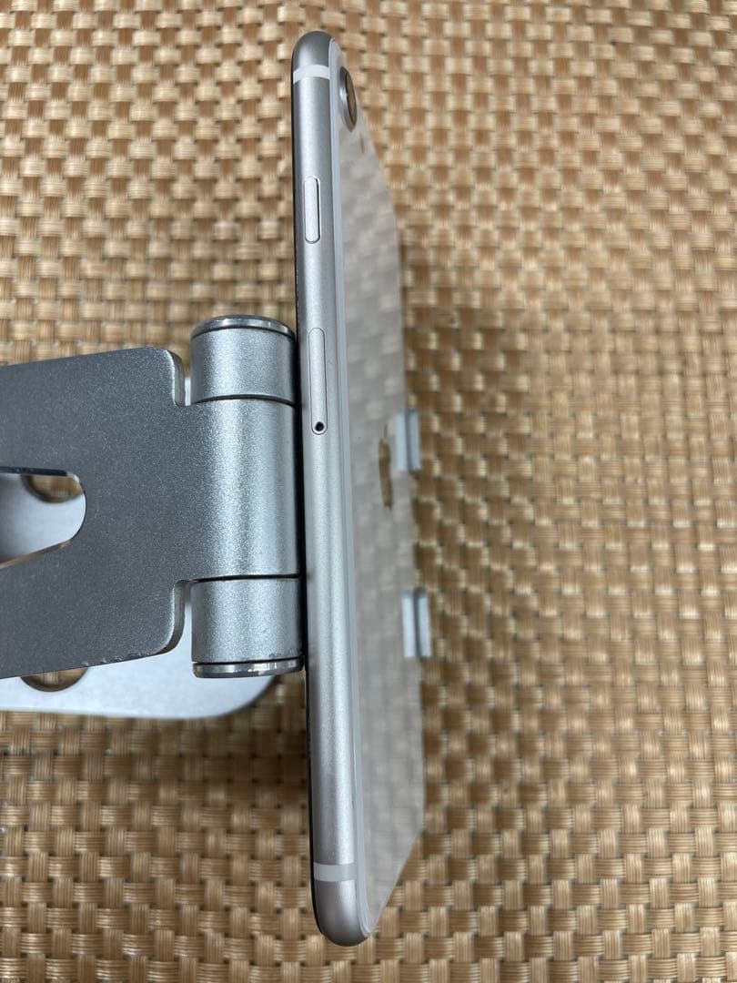 iPhone SE 第3世代 64 GB スターライトSIMフリー【2597】