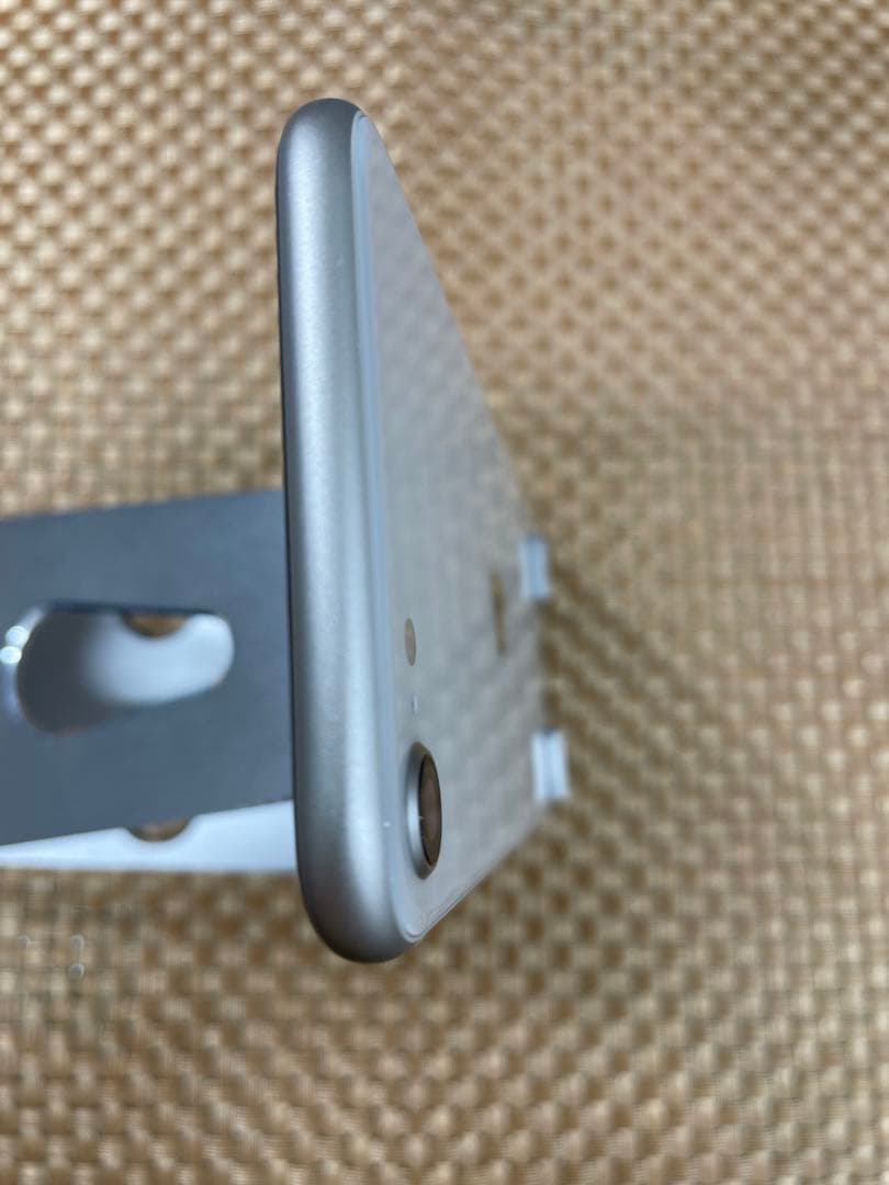 iPhone SE 第3世代 64 GB スターライトSIMフリー【2597】