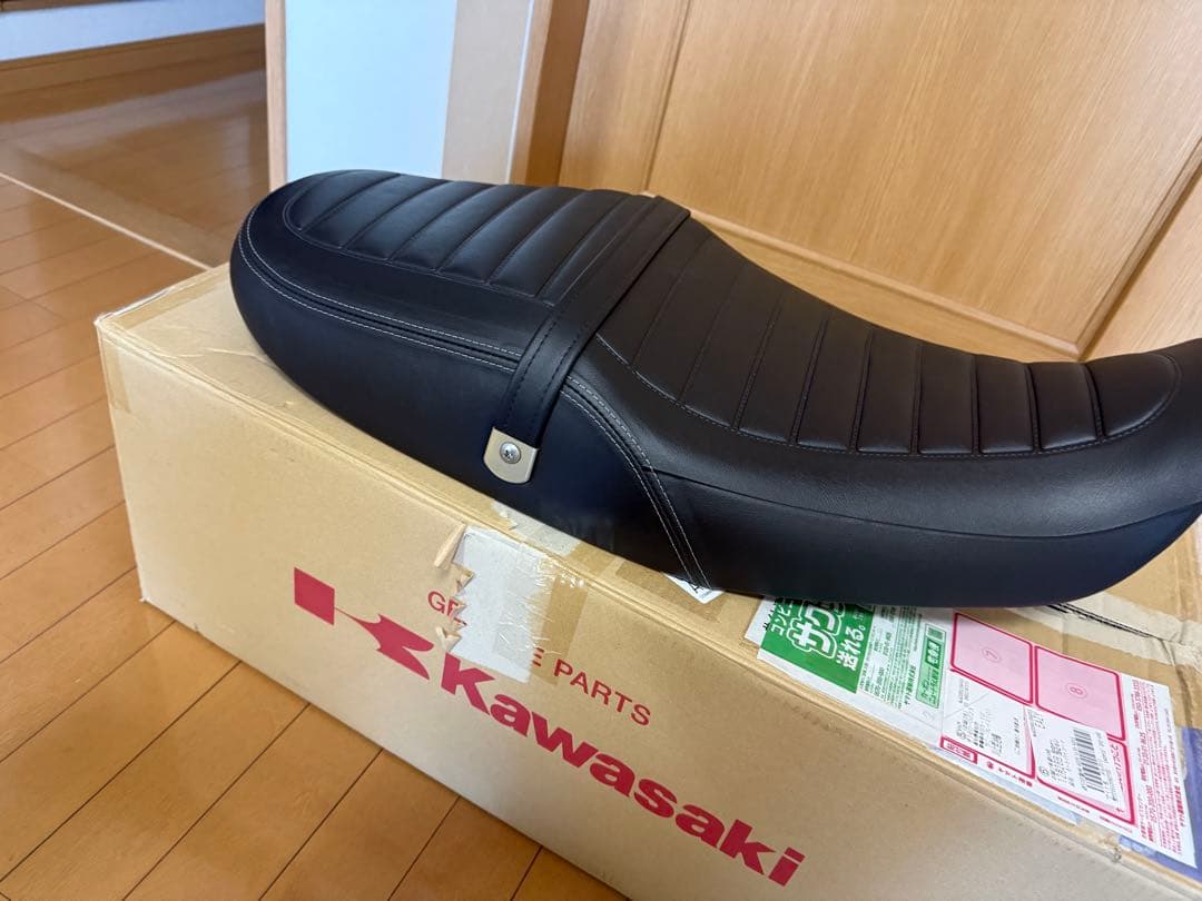 z900rs 純正シート　2024年式　カスタムベースにどうでしょうか。