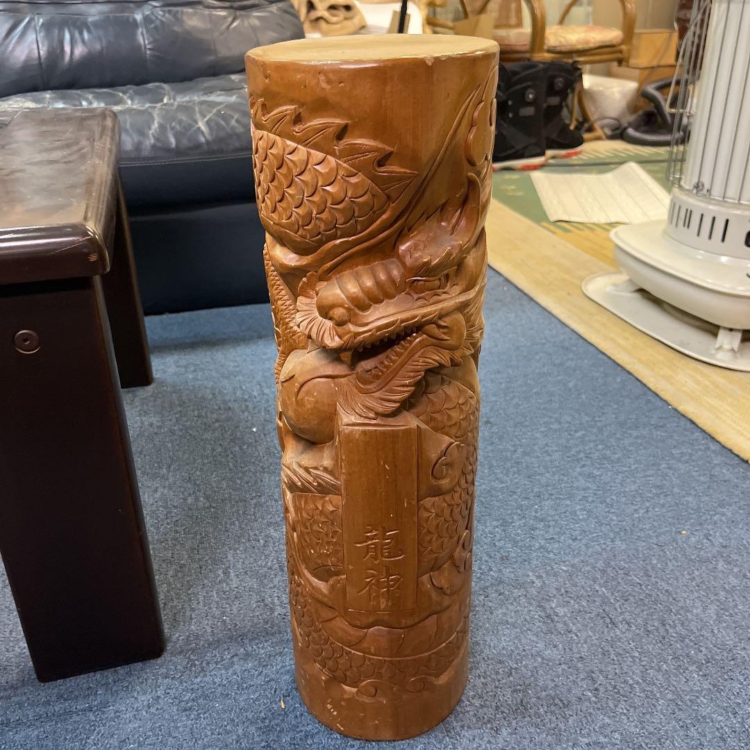 龍神の木彫りの置物