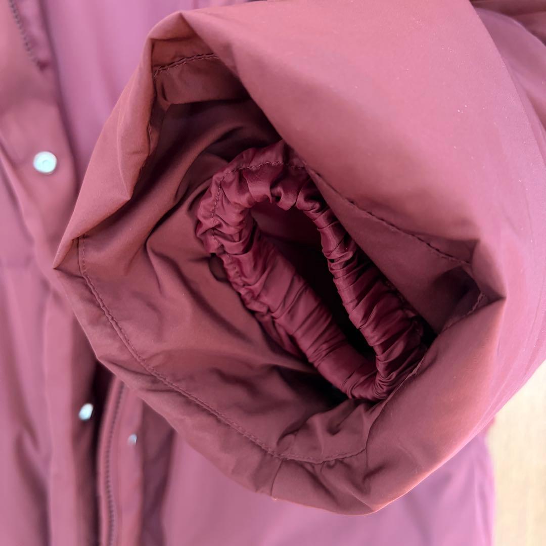 美品 emmi エミ サスティナブルフーディダウン バーガンディ 撥水加工