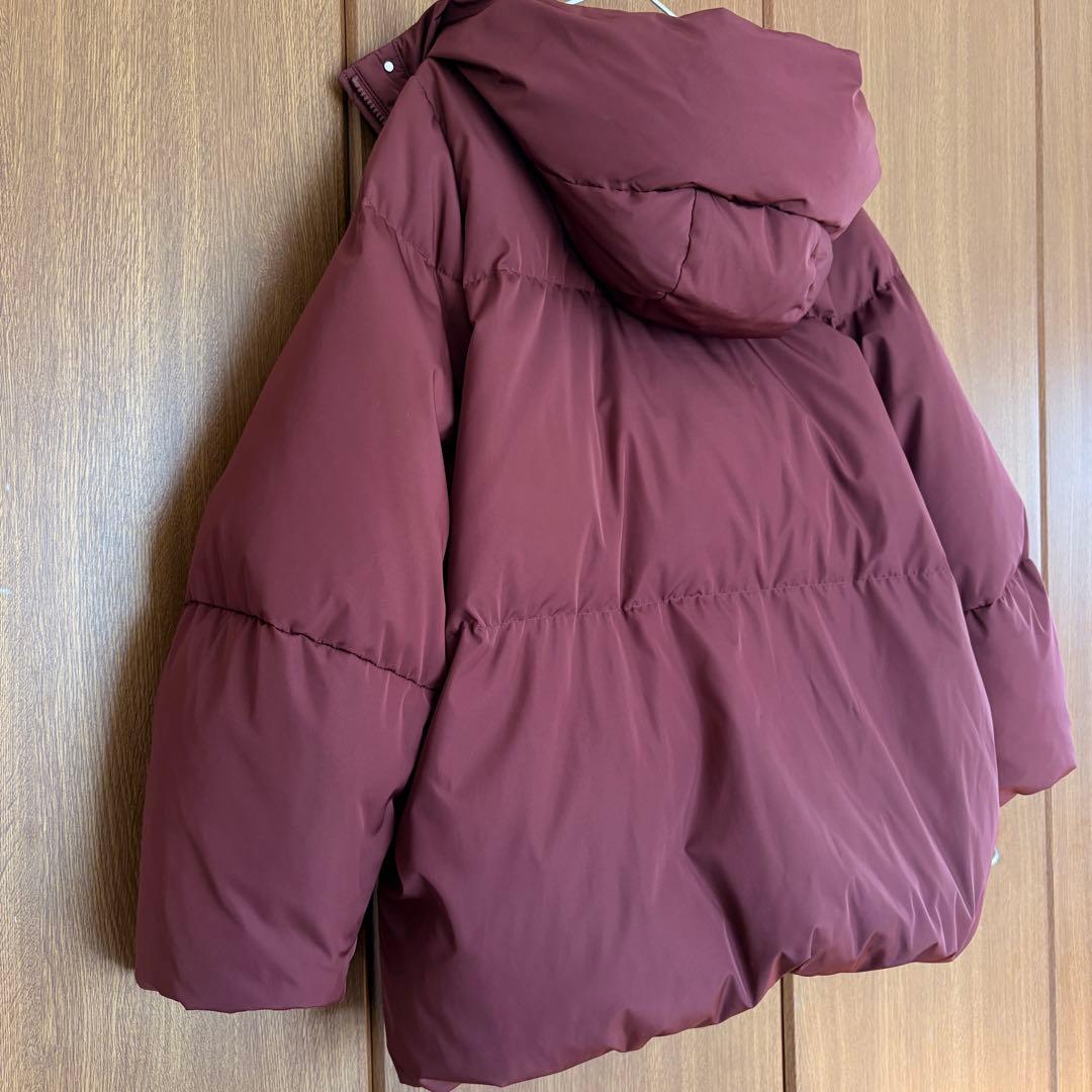 美品 emmi エミ サスティナブルフーディダウン バーガンディ 撥水加工