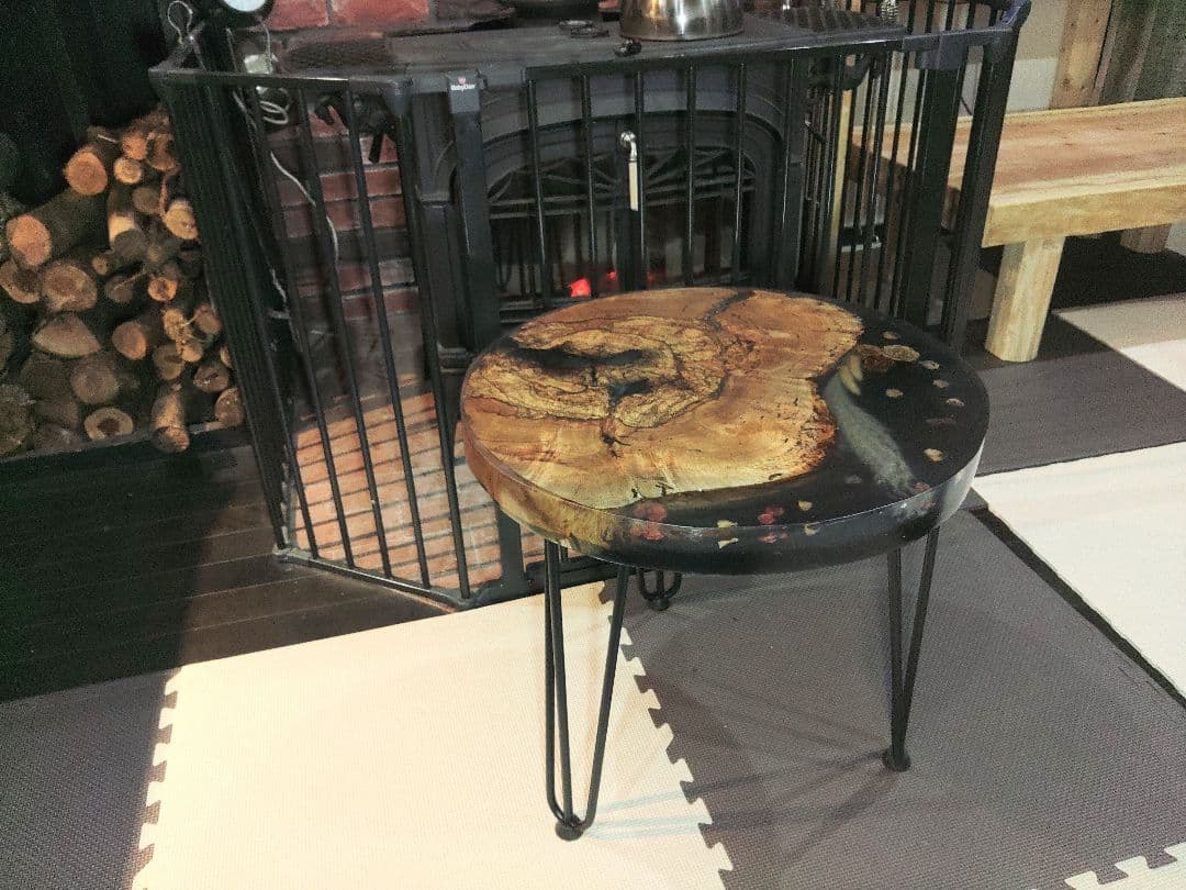 レジンとドライフラワーのテーブル