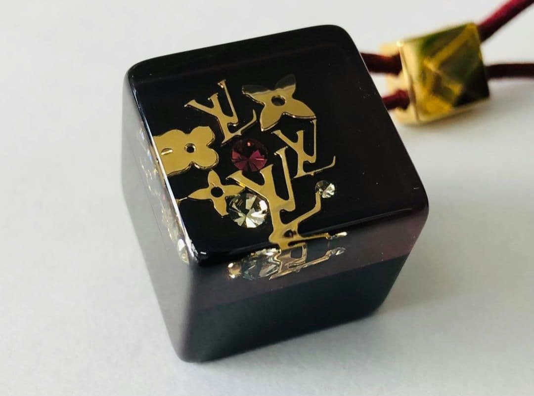 LOUISVUITTON モノグラム キューブ ヘアゴム