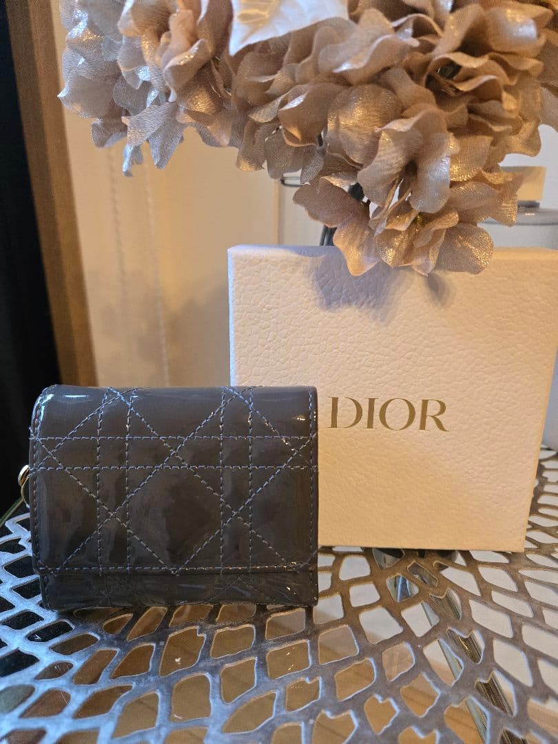 Lady Dior Lotus ウォレット カナージュ パテントカーフスキン