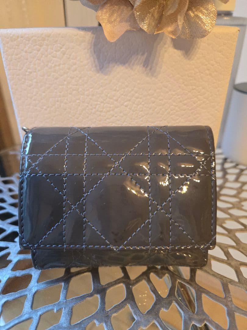 Lady Dior Lotus ウォレット カナージュ パテントカーフスキン