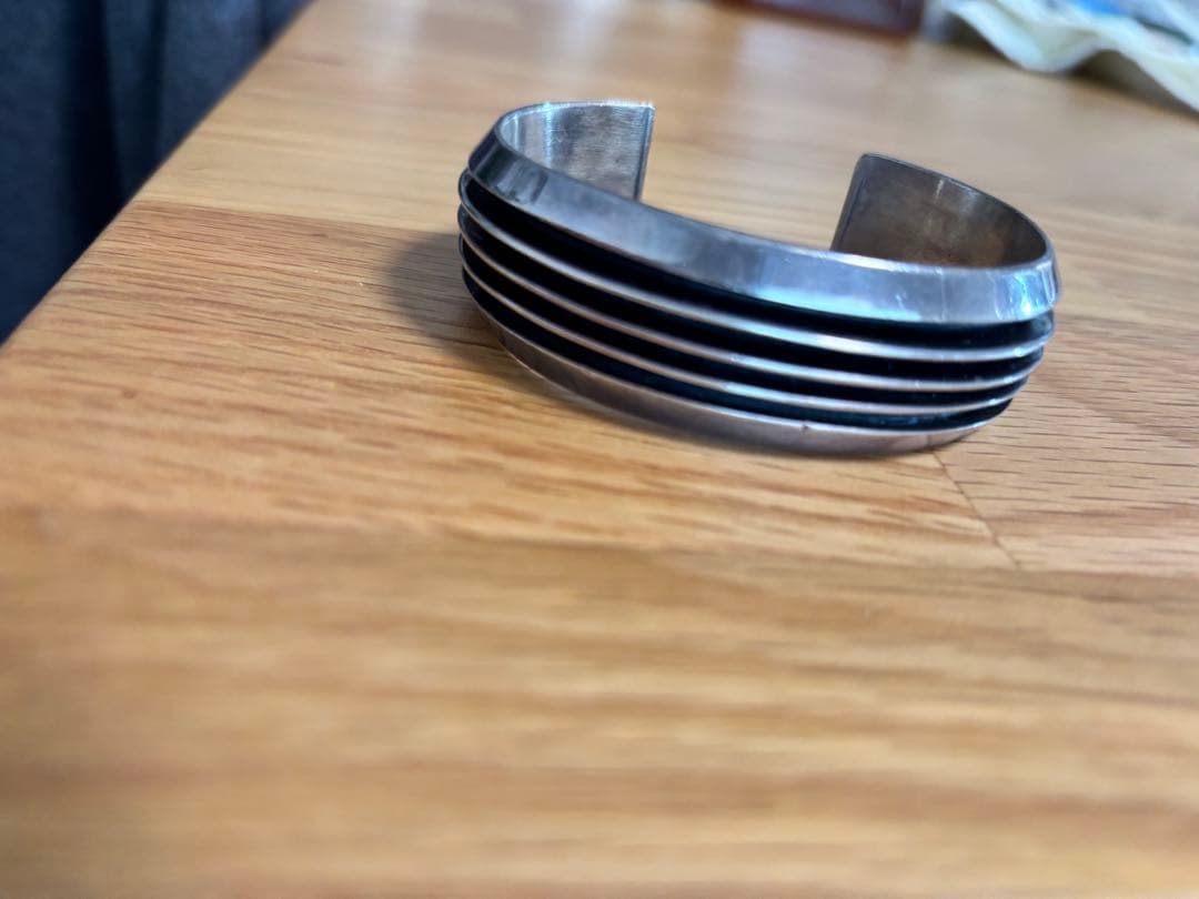 o*e様 TOM HANK シルバーバングル ストライプデザイン