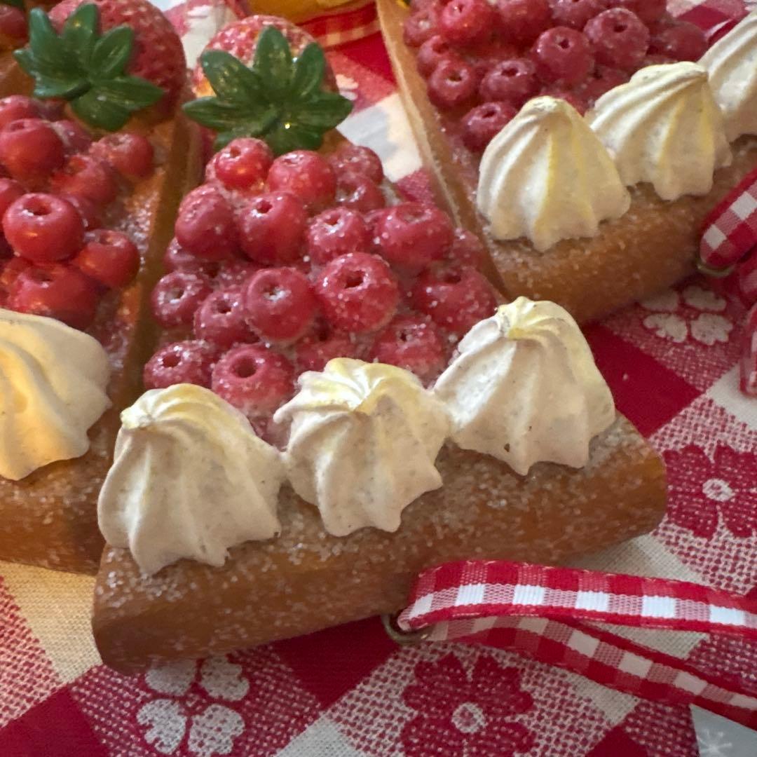 7046. ストロベリーケーキ オーナメント8Pセット