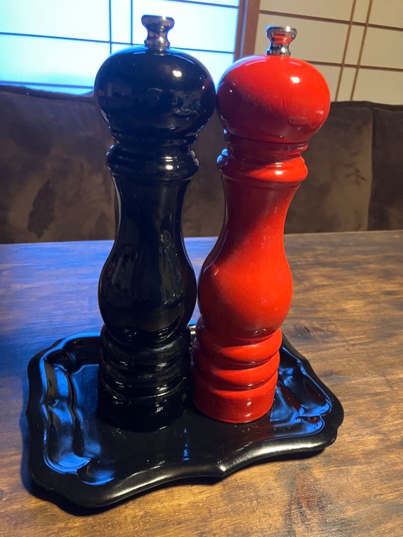 PEUGEOT プジョー　ペッパー/ソルト　ミル 22cm 黒と赤 トレイ付き