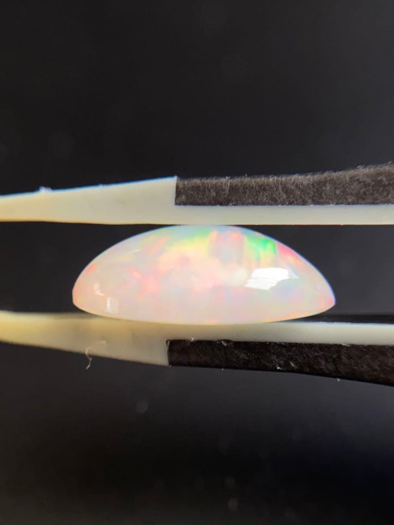 エチオピア産　オパール　ルース(3.59ct)ソー付き