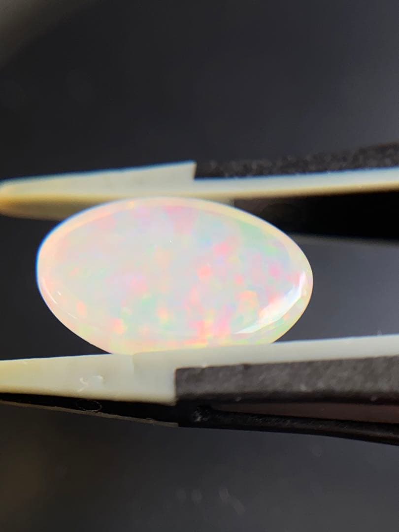 エチオピア産　オパール　ルース(3.59ct)ソー付き