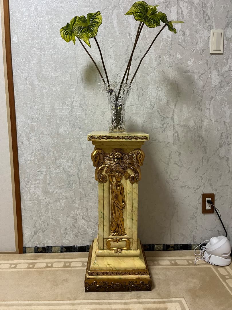 装飾的なアンティーク花瓶台