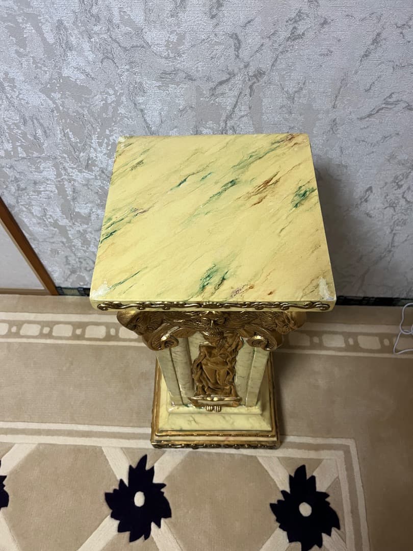 装飾的なアンティーク花瓶台