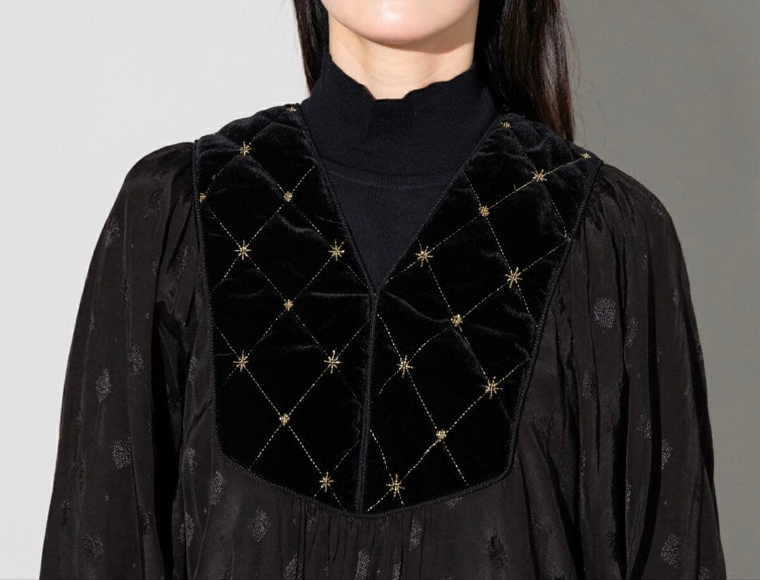 ワンピース Sara mallika VELVETBEADSEMBROIDERY DRESS