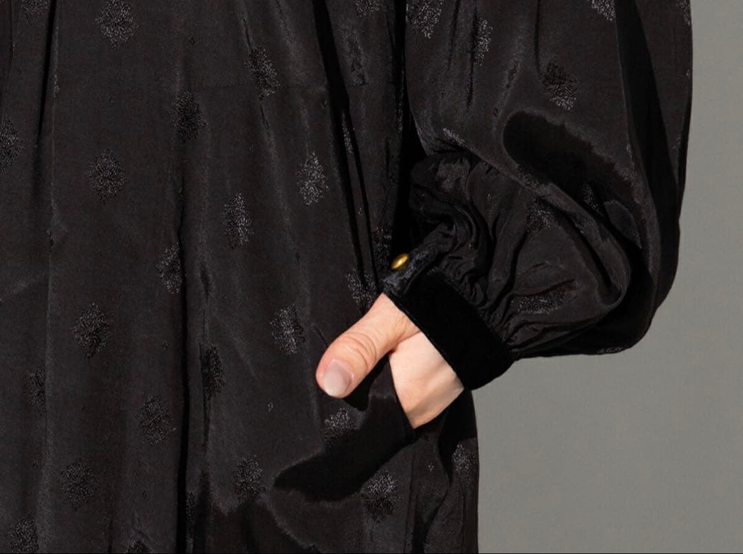 ワンピース Sara mallika VELVETBEADSEMBROIDERY DRESS