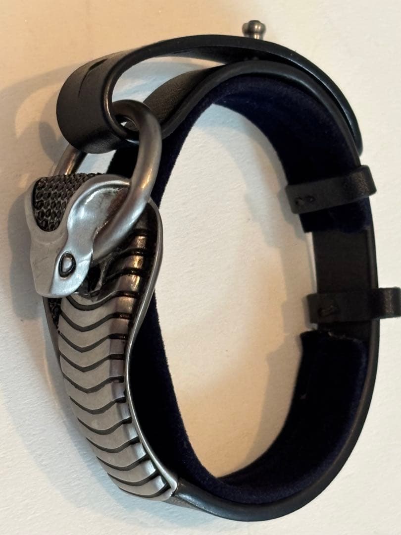 SWAROVSKI コブラデザイン ブレスレット シルバー ブラック革