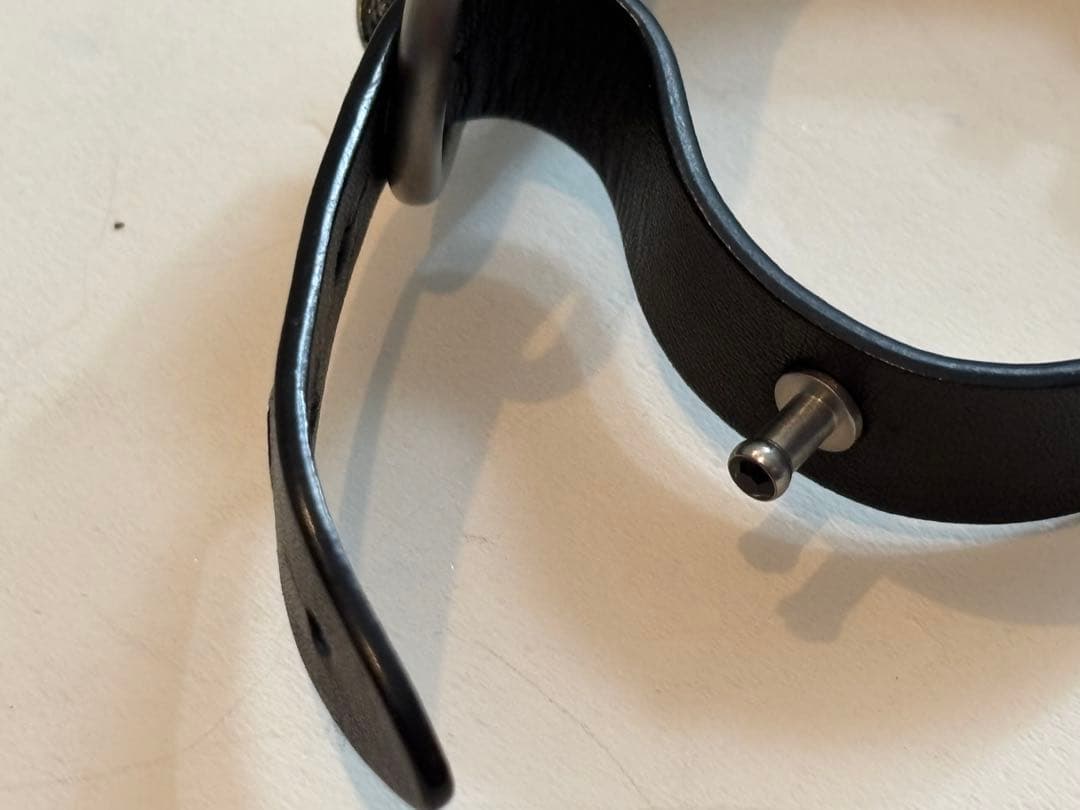 SWAROVSKI コブラデザイン ブレスレット シルバー ブラック革