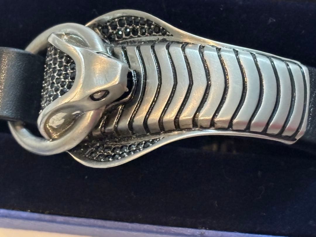 SWAROVSKI コブラデザイン ブレスレット シルバー ブラック革