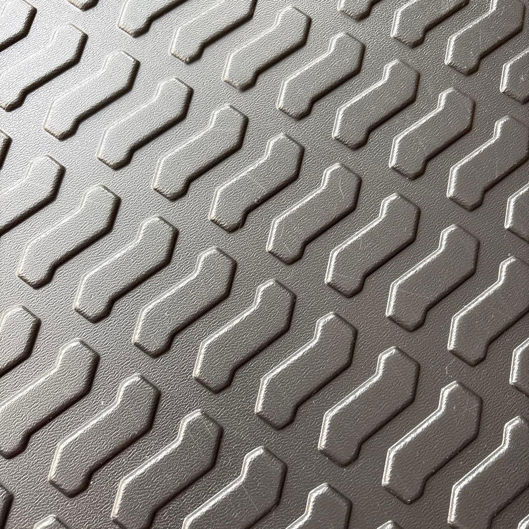 アウディ 純正 ラゲッジトレー Audi Q2